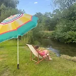 Gluecklich Am Bach *