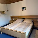 Nyaraló Gluecklich Am Bach