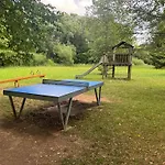 Nyaraló Gluecklich Am Bach