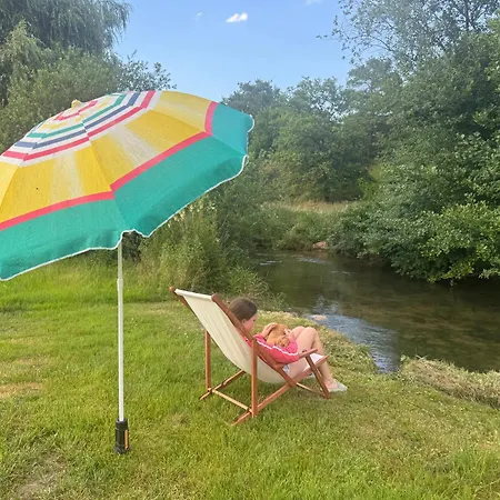 Gluecklich Am Bach *